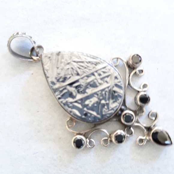 Silicon Crystal & Black Onyx Silver Pendant - Picture 4 of 6